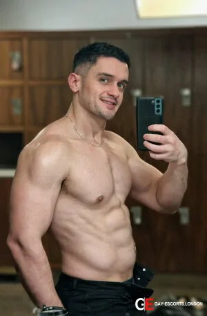 Gay Escort Max Big Ass 27yr - rimming