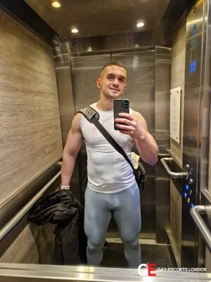 Gay Escort Max Big Ass 26yr - trios