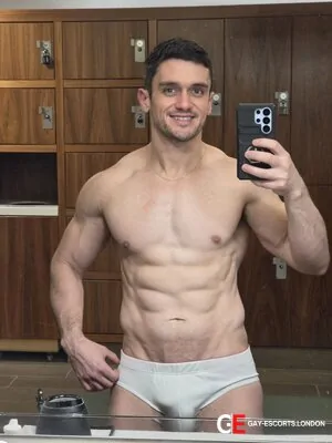 Gay Escort Max Big Ass 27yr - blowjob