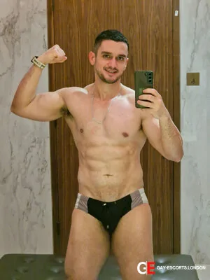 Gay Escort Max Big Ass 27yr - rimming