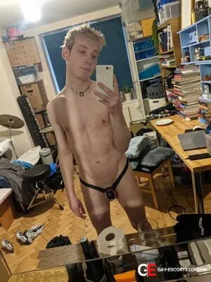 Bisexual Escort James 28yr - gangbang