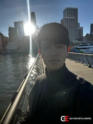 Gay Escort Filipino Marco 27yr - gangbang