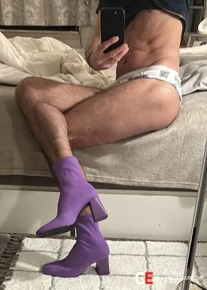 Gay Escort Robert 50yr - licking