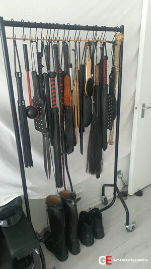 Gay Escort Sir 50yr - trios