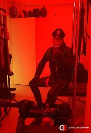 Gay Escort Sir 50yr - double penetration
