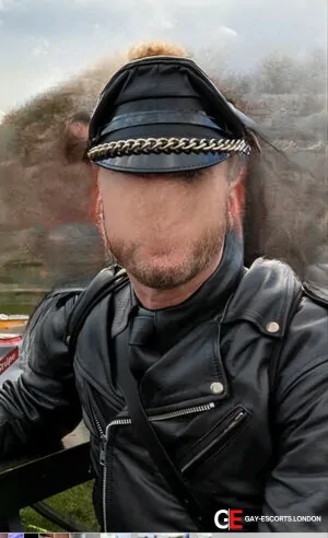 Gay Escort Sir 50yr - double penetration