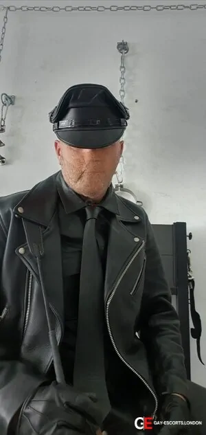 Gay Escort Sir 50yr - double penetration