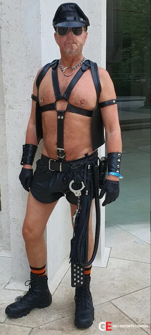 Gay Escort Master James 48yr - double penetration