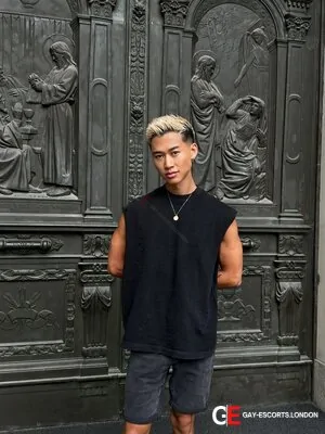 Gay Escort Aaron 23yr - sucking