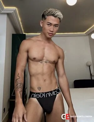 Gay Escort Aaron 23yr - licking