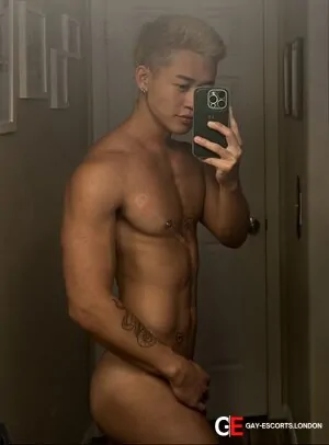 Gay Escort Aaron 23yr - licking
