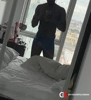 Bisexual Escort Aaron 27yr - rimming