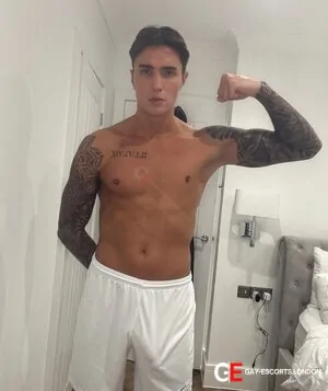 Bisexual Escort Jakey 21yr - double penetration