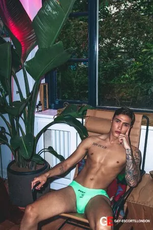 Bisexual Escort Jakey 21yr - double penetration