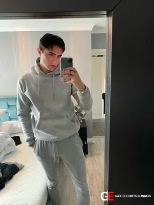 Bisexual Escort Jakey 21yr - shaving