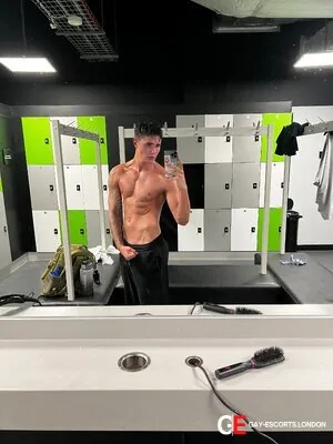 Bisexual Escort Jakey 21yr - trios