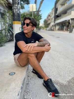 Bisexual Escort Jakey 21yr - gangbang