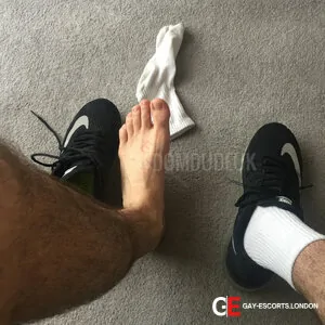 Bisexual Escort Oral Fun 32yr - shaving