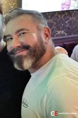 Gay Escort Marcus Owen 50yr - role