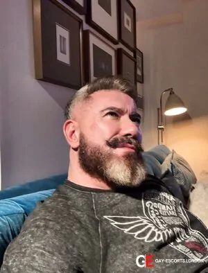 Gay Escort Marcus Owen 50yr - role