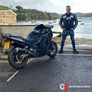 Gay Escort Graham 39yr - licking