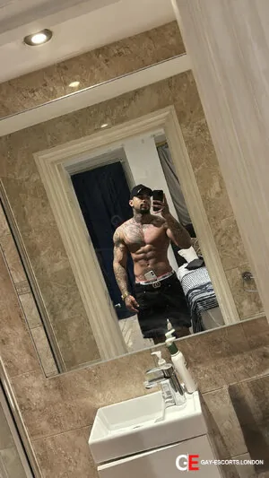 Bisexual Escort Brad_pro 23yr - double penetration