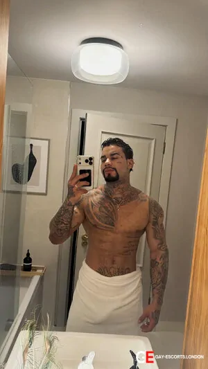 Bisexual Escort Brad_pro 22yr - double penetration