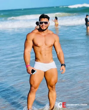 Bisexual Escort Jhonnbrasil 29yr - trios