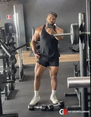 Bisexual Escort Jhonnbrasil 29yr - gangbang