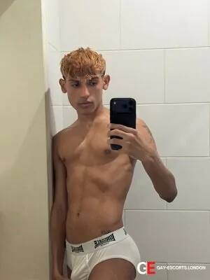Gay Escort Gustavo 20yr - trios