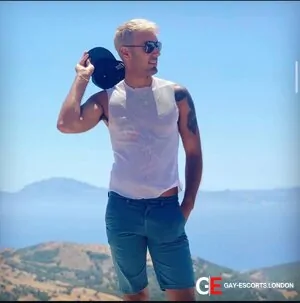 Gay Escort Danny 29yr - licking