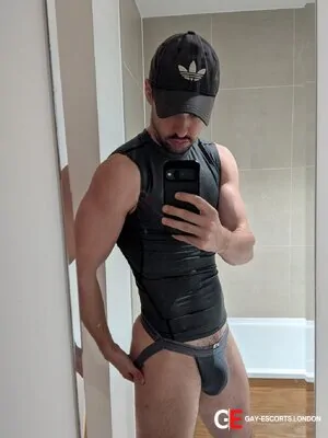 Gay Escort Mark Of England 29yr - sex slaves