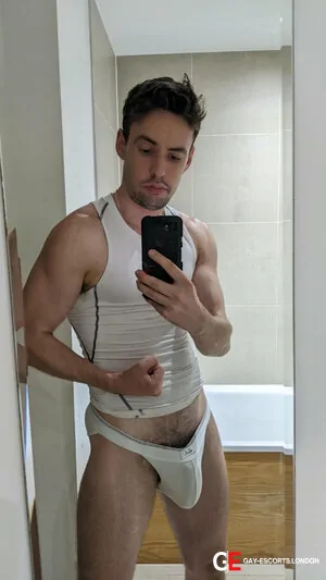 Gay Escort Mark Of England 29yr - sex slaves