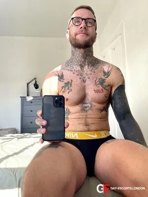 Gay Escort Parker 33yr - licking