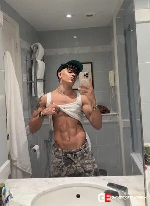 Gay Escort Luan 21yr - double penetration