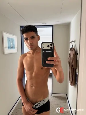 Gay Escort Julian 24yr - double penetration