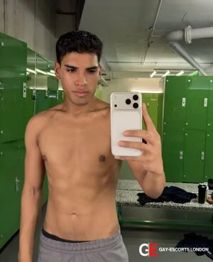 Gay Escort Julian 24yr - double penetration