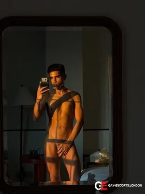 Gay Escort Julian 24yr - trios