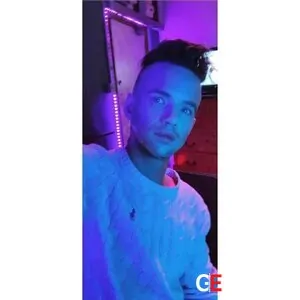 Gay Escort Ryan Young 30yr - licking