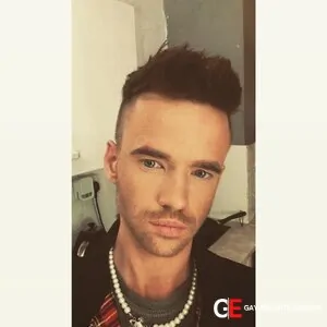 Gay Escort Ryan Young 30yr - sucking