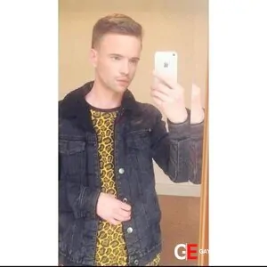 Gay Escort Ryan Young 30yr - sucking