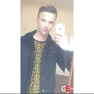 Gay Escort Ryan Young 30yr - sucking