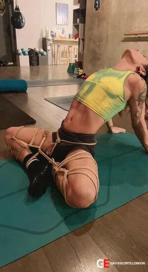 Gay Escort Kandy 25yr - exhibitionist