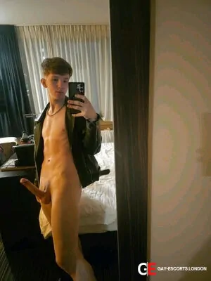 Gay Escort Owen 21yr - trios