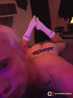 Gay Escort Max Load 33yr - licking