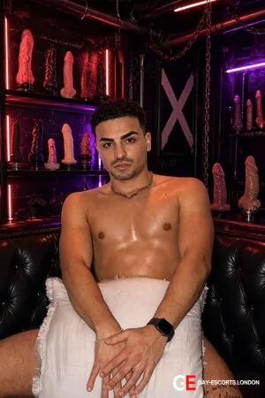 Gay Escort Vicent 20yr - licking