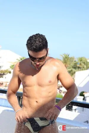 Gay Escort Vicent 20yr - licking