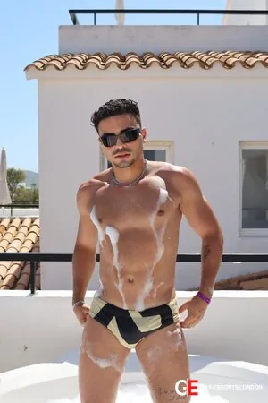 Gay Escort Vicent 20yr - role