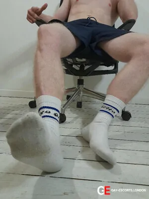 Bisexual Escort Str8 Alpha 32yr - trios