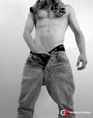 Bisexual Escort Str8 Master 32yr - trio m/f